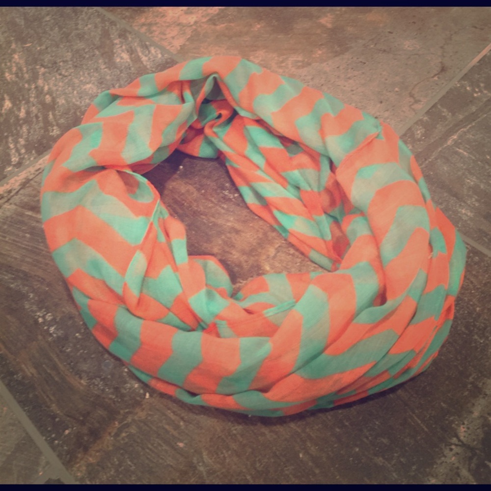 Chevron Infinity Scarf‎